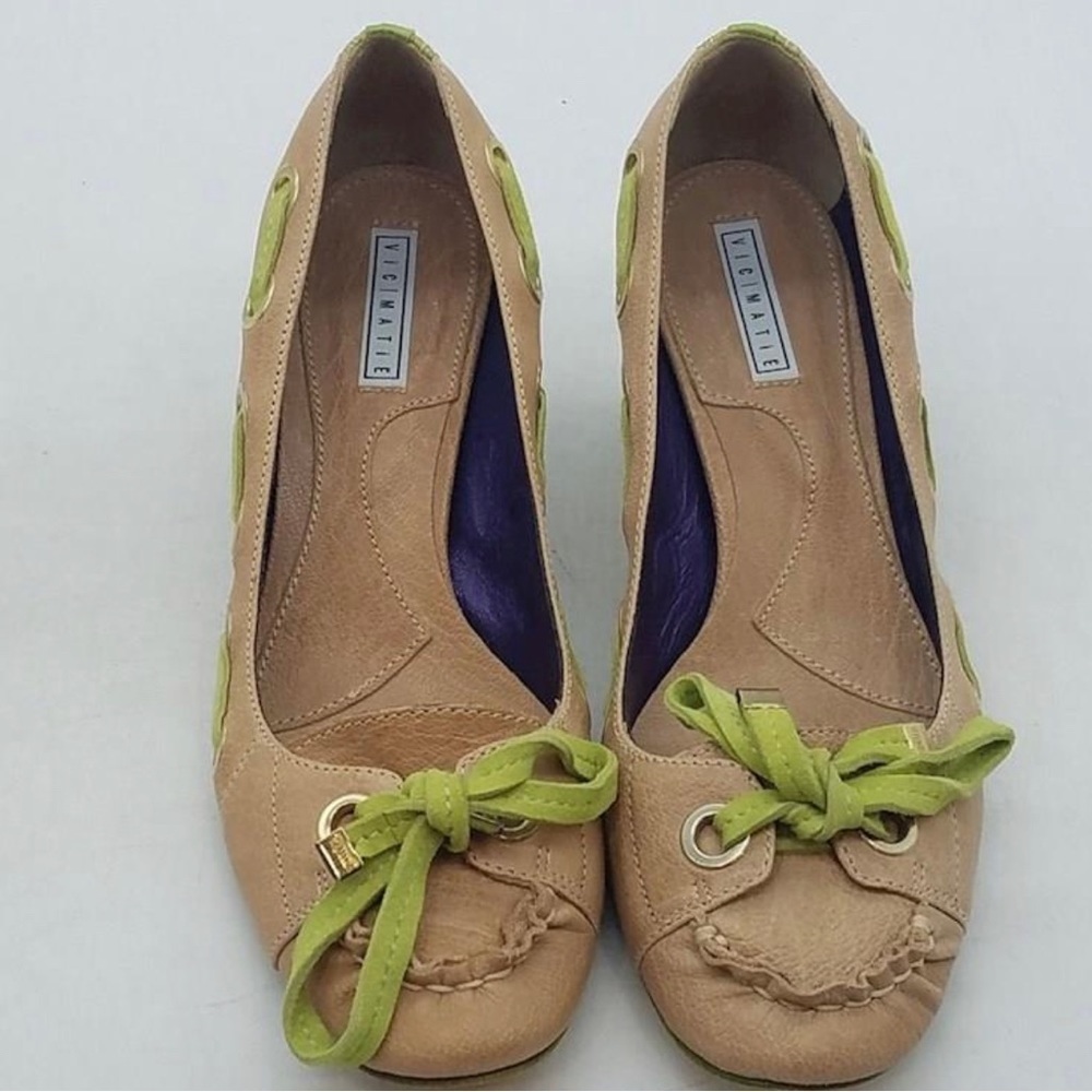NWT Vic Matie tan pumps with green heels and laces RARE women’s size 6